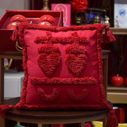 91家纺网 家纺一手货源 找家纺 恋佳 2020新款全棉簇绒绣抱枕套 囍红底