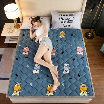 91家纺网 家纺一手货源 找家纺 东宇床垫 2022新款微芙绒床垫 奶牛