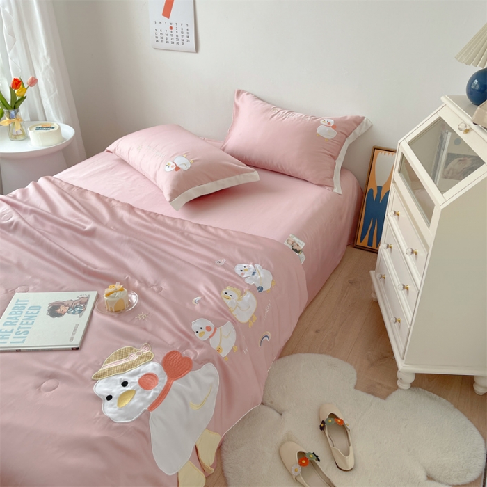 91家纺网 家纺一手货源 找家纺 星野家居 2021新款80s天丝夏被系列 加油鸭粉