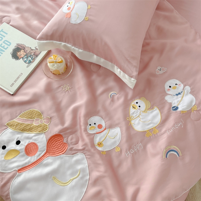 91家纺网 家纺一手货源 找家纺 星野家居 2021新款80s天丝夏被系列 加油鸭粉