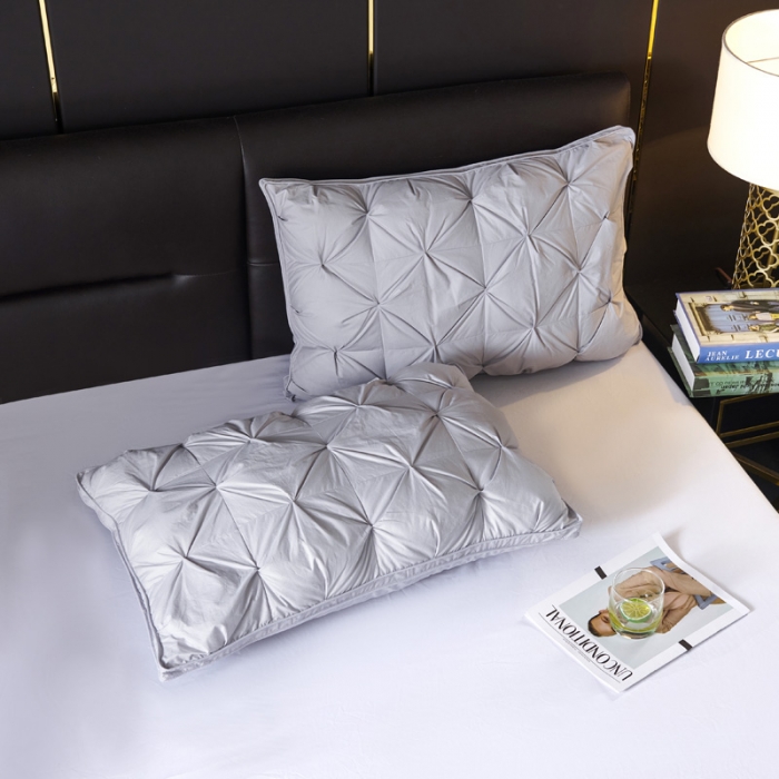 91家纺网 家纺一手货源 找家纺 缔莱 2022新款扭花羽绒枕48*74cm/一只 灰色