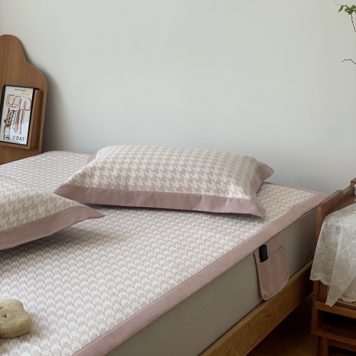 91家纺网 家纺一手货源 找家纺 时年 2021新款水洗提花冰丝凉席养生席 千鸟格-蜜粉