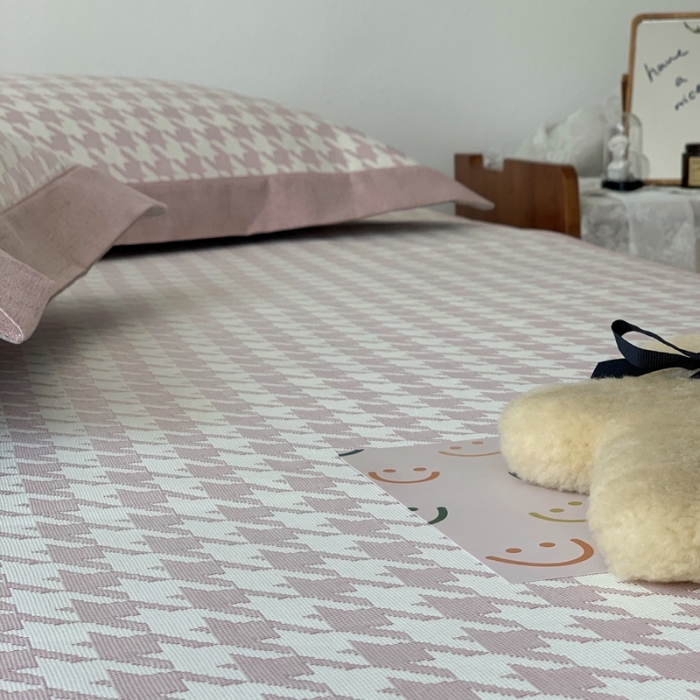 91家纺网 家纺一手货源 找家纺 时年 2021新款水洗提花冰丝凉席养生席 千鸟格-蜜粉