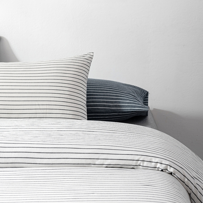 91家纺网 家纺一手货源 找家纺 久典 2022新款A类色织全棉水洗棉四件套（单品有售）白细条