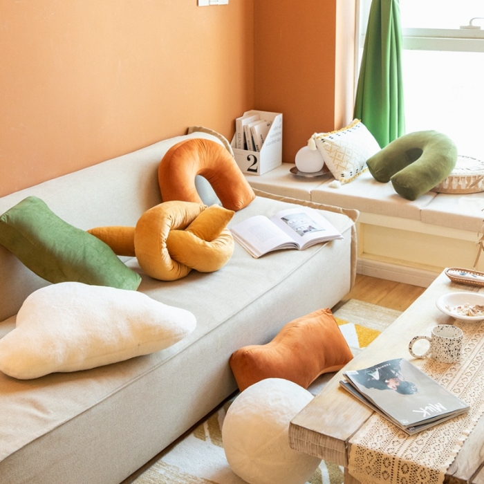 91家纺网 家纺一手货源 找家纺 （总）美茉家居丝绒拼接异形抱枕样板房儿童房可爱造型含芯腰靠