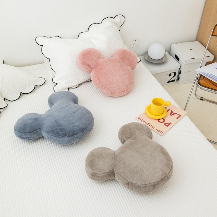 91家纺网 家纺一手货源 找家纺 （总）美茉家居兔毛绒异形卡通抱枕可爱米奇米妮形状含芯腰靠