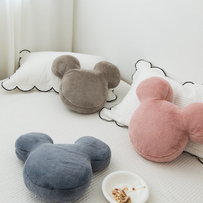 91家纺网 家纺一手货源 找家纺 （总）美茉家居兔毛绒异形卡通抱枕可爱米奇米妮形状含芯腰靠