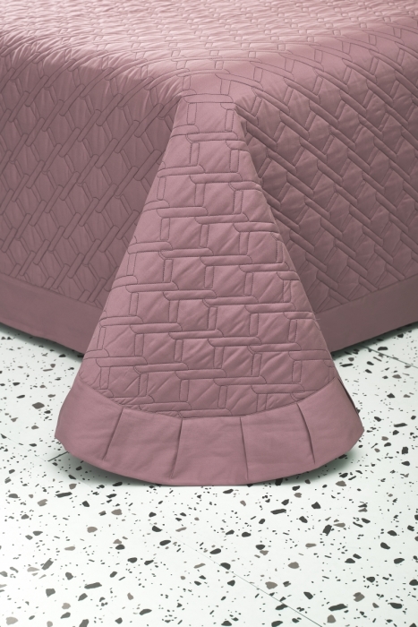 91家纺网 家纺一手货源 找家纺 榻尚家居 2021新款非凡澳棉长绒棉贡缎刺绣床盖款四件套 卡梅尔珊瑚红