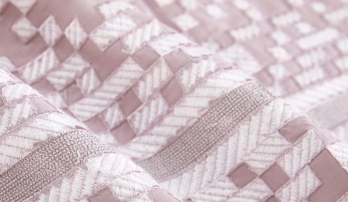 91家纺网 家纺一手货源 找家纺 榻尚家居 2021新款非凡澳棉长绒棉贡缎刺绣床盖款四件套 卡梅尔珊瑚红