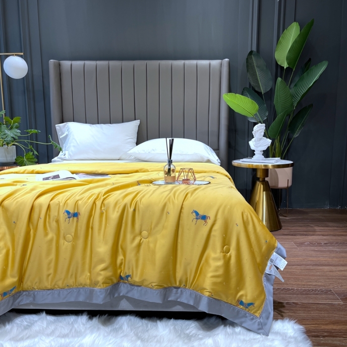 91家纺网 家纺一手货源 找家纺 榻尚家居 2021新款天丝提花蚕丝夏凉被 黄色