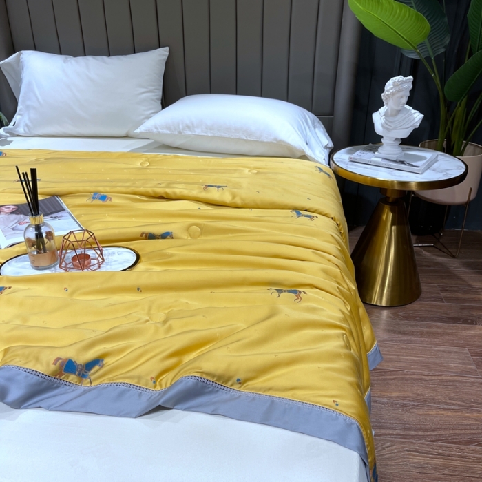 91家纺网 家纺一手货源 找家纺 榻尚家居 2021新款天丝提花蚕丝夏凉被 黄色