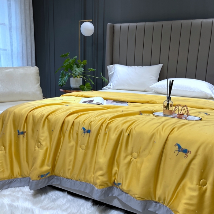 91家纺网 家纺一手货源 找家纺 榻尚家居 2021新款天丝提花蚕丝夏凉被 黄色