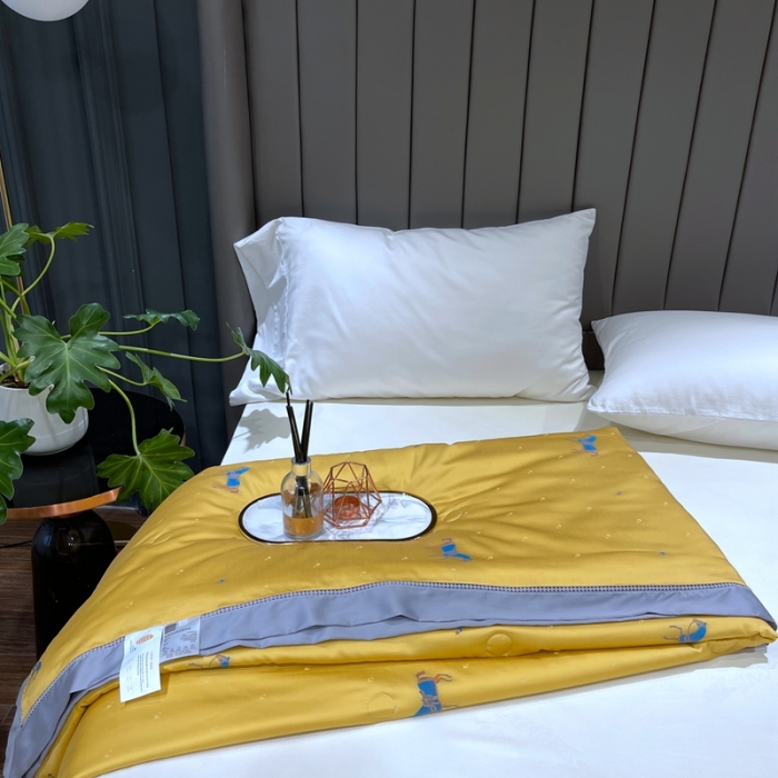 91家纺网 家纺一手货源 找家纺 榻尚家居 2021新款天丝提花蚕丝夏凉被 黄色