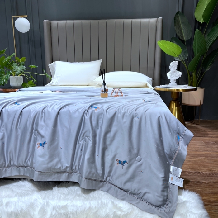 91家纺网 家纺一手货源 找家纺 榻尚家居 2021新款天丝提花蚕丝夏凉被 灰色