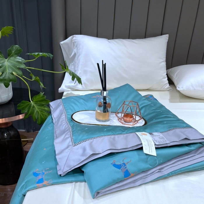 91家纺网 家纺一手货源 找家纺 榻尚家居 2021新款天丝提花蚕丝夏凉被 蓝色