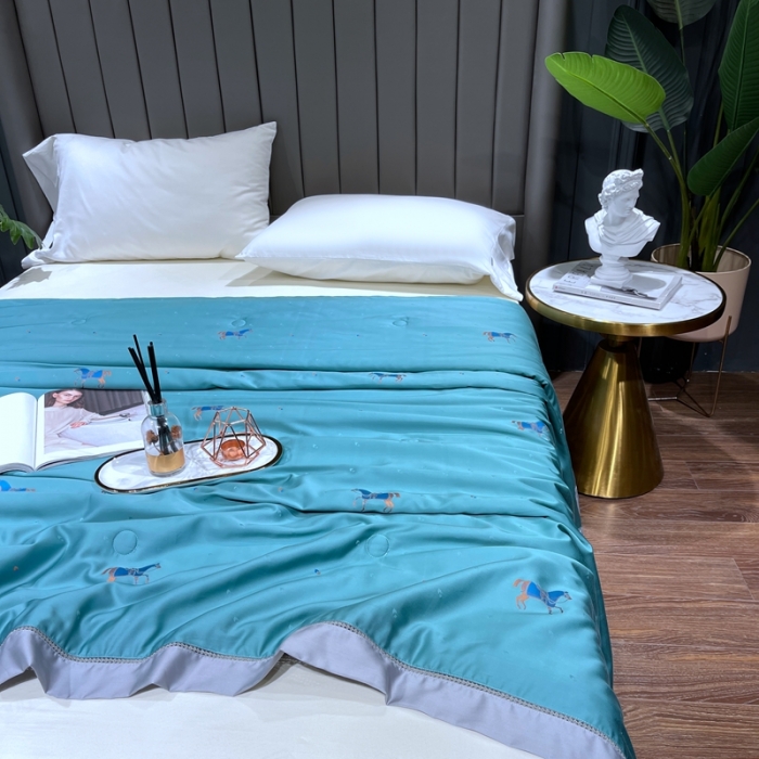 91家纺网 家纺一手货源 找家纺 榻尚家居 2021新款天丝提花蚕丝夏凉被 蓝色