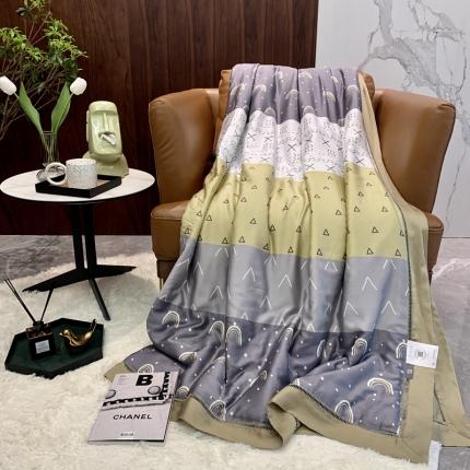 91家纺网 家纺一手货源 找家纺 JUICY 橘滋家纺 2021新款60S兰精天丝印花夏被 鬼马少女