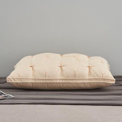 91家纺网 家纺一手货源 找家纺 （总）呆头鹅 80支柔赛丝三层羽绒枕-扭花款 羽绒枕白鹅绒枕芯枕头