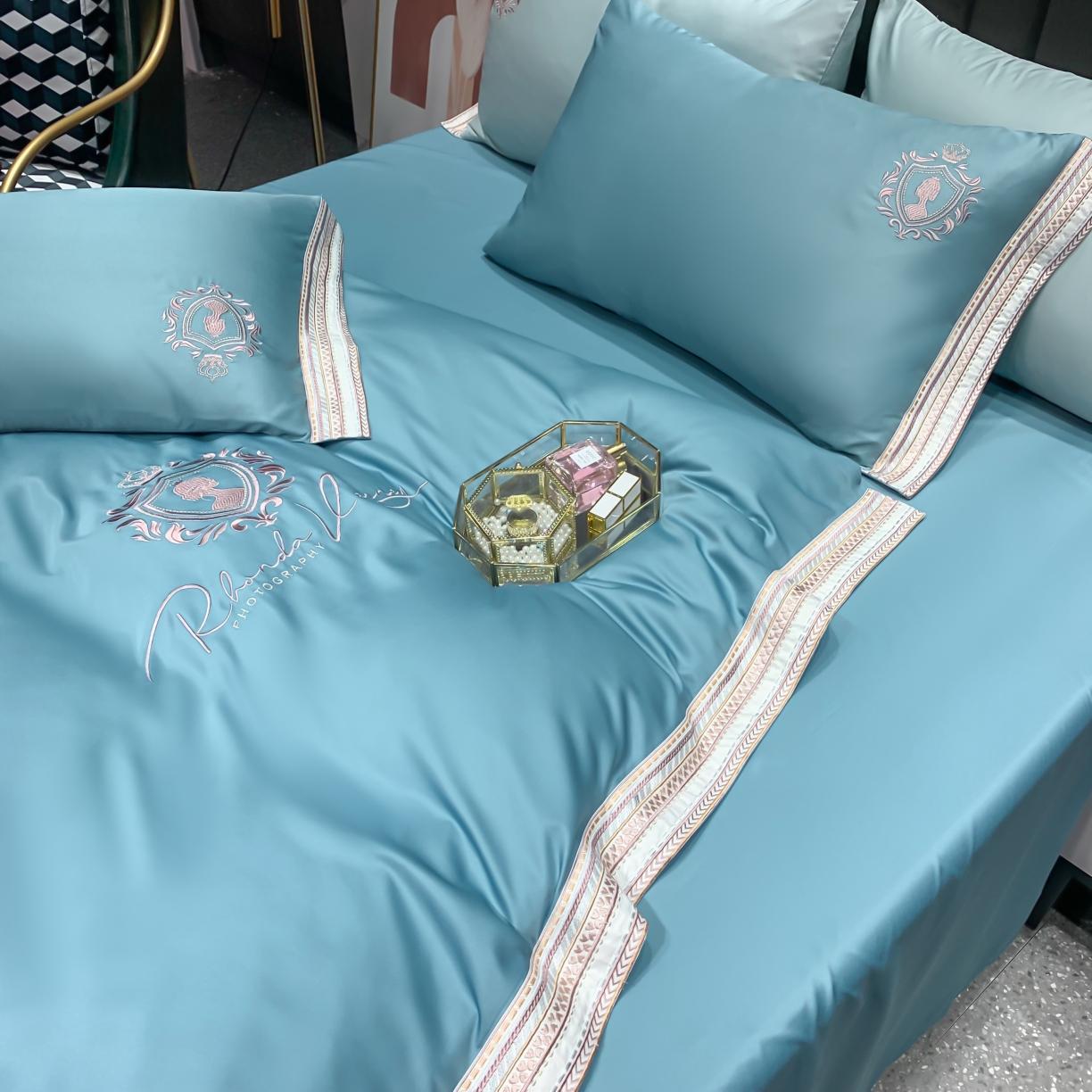 91家纺网 家纺一手货源 找家纺 安妮家居 2021新款水洗真丝刺绣四件套-奈雪系列 冰冰蓝