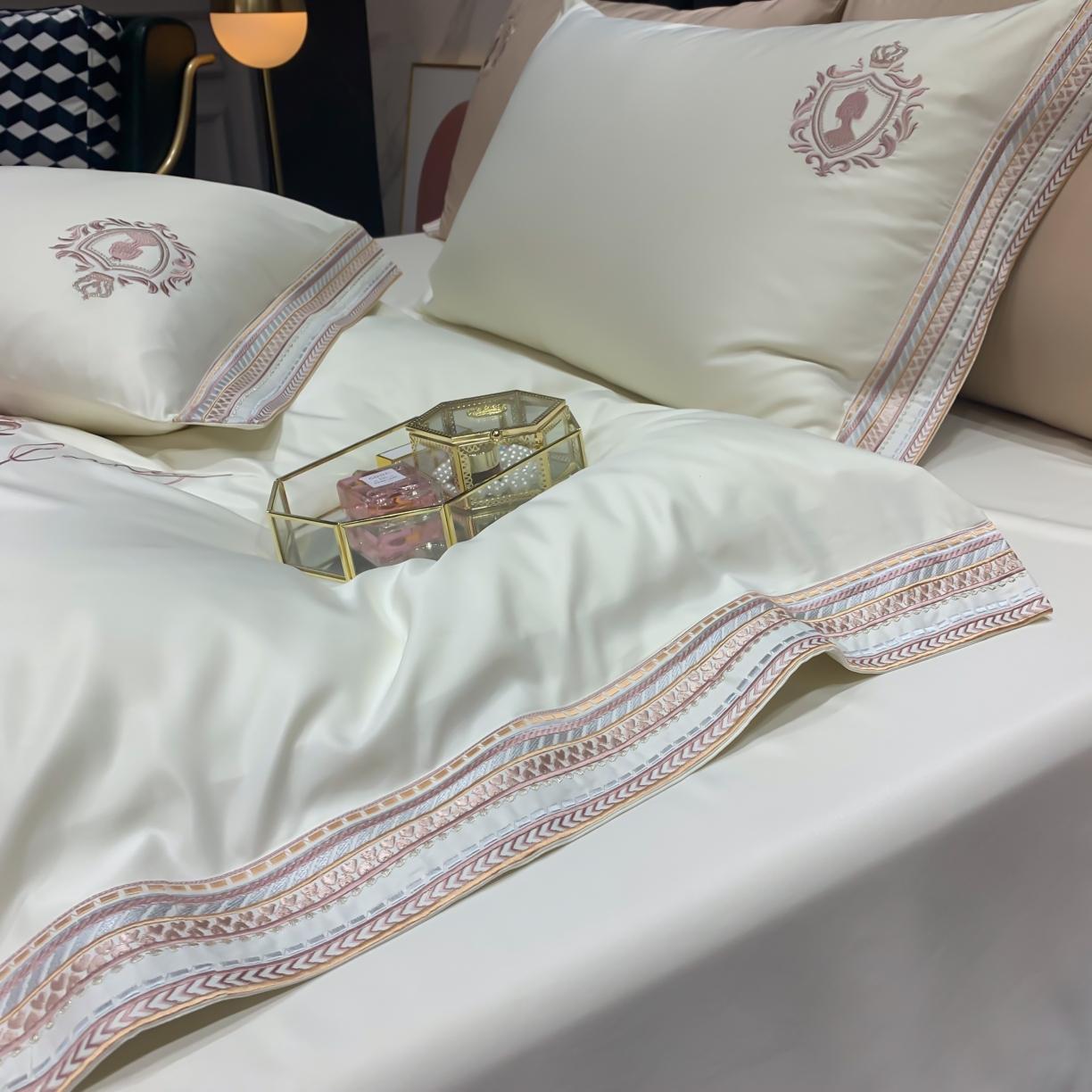 91家纺网 家纺一手货源 找家纺 安妮家居 2021新款水洗真丝刺绣四件套-奈雪系列 微微白