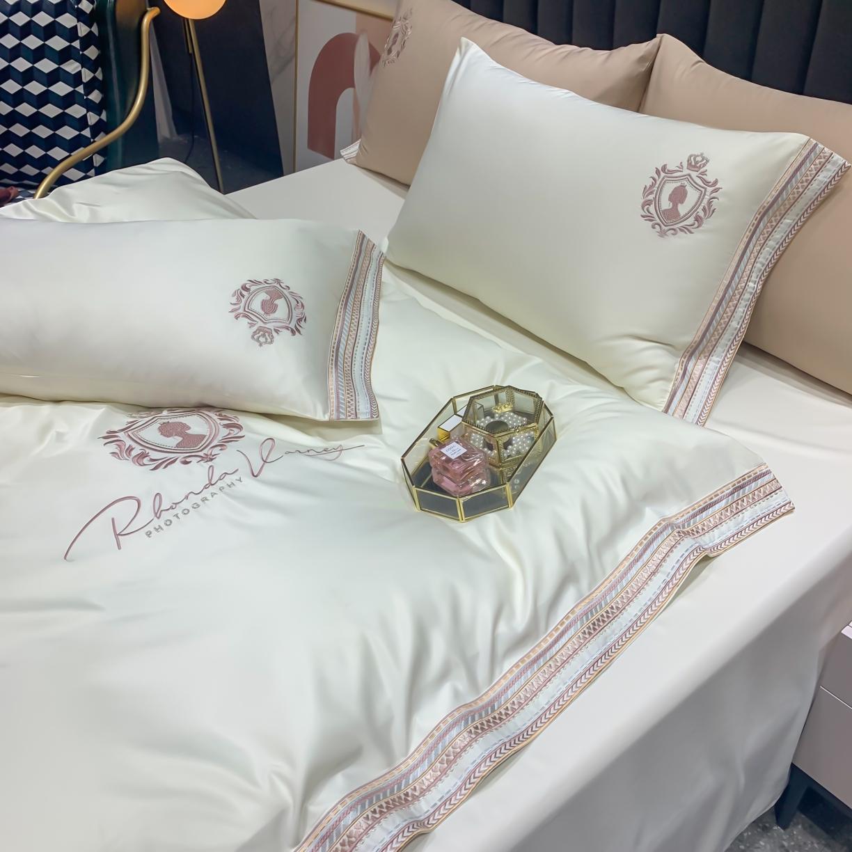 91家纺网 家纺一手货源 找家纺 安妮家居 2021新款水洗真丝刺绣四件套-奈雪系列 微微白