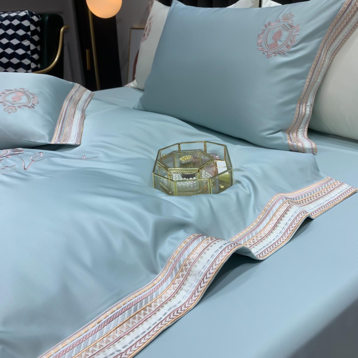 91家纺网 家纺一手货源 找家纺 安妮家居 2021新款水洗真丝刺绣四件套-奈雪系列 浅浅蓝