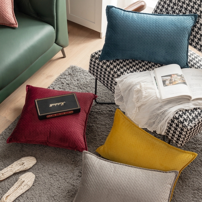 91家纺网 家纺一手货源 找家纺 （总）918拾朵家居新款荷兰绒压花抱枕瑞比娅