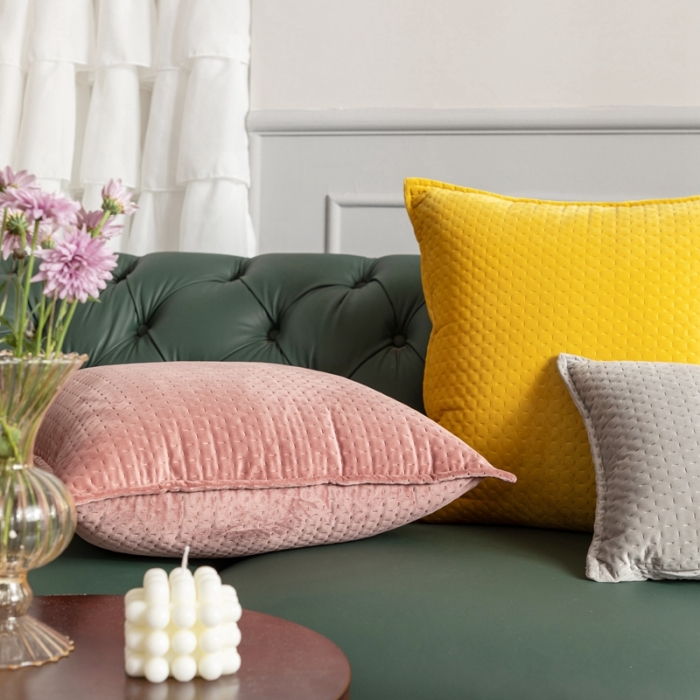 91家纺网 家纺一手货源 找家纺 （总）918拾朵家居新款荷兰绒压花抱枕瑞比娅