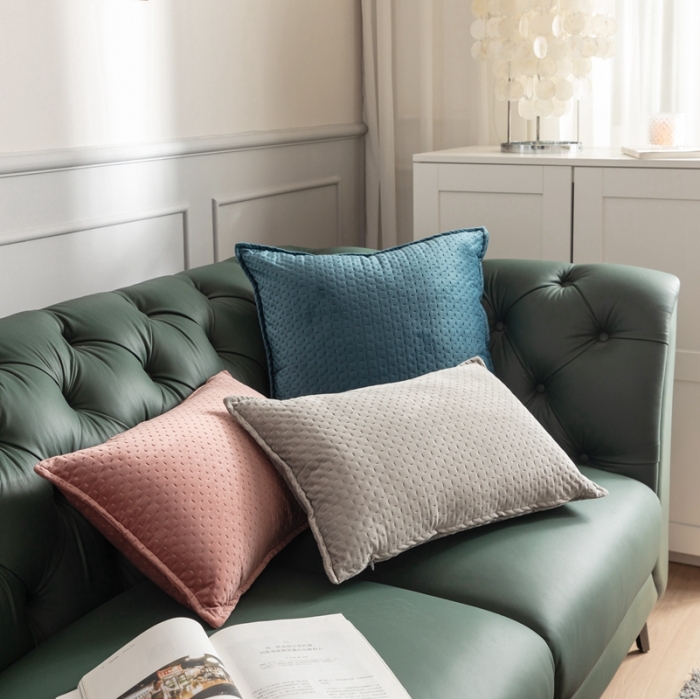 91家纺网 家纺一手货源 找家纺 （总）918拾朵家居新款荷兰绒压花抱枕瑞比娅