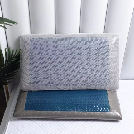 91家纺网 家纺一手货源 找家纺 黑科技炭竹‬记忆棉‬凝胶面包枕 慢回弹颈椎清凉枕头午睡枕芯