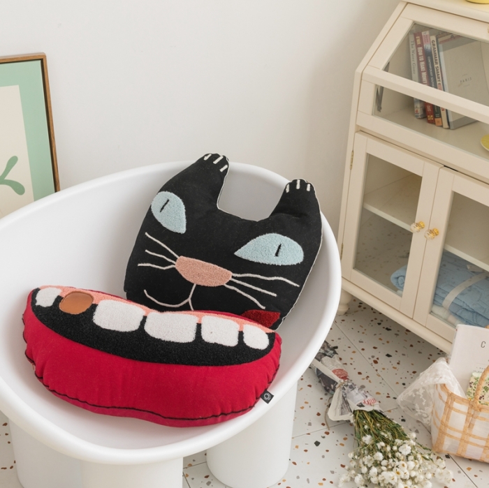 91家纺网 家纺一手货源 找家纺 （总）918拾朵家居2021新款全棉帆布毛巾绣抱枕Moon