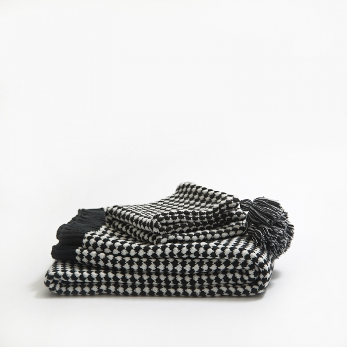 91家纺网 家纺一手货源 找家纺 918拾朵家居2021新款色织纹盖毯 黑白