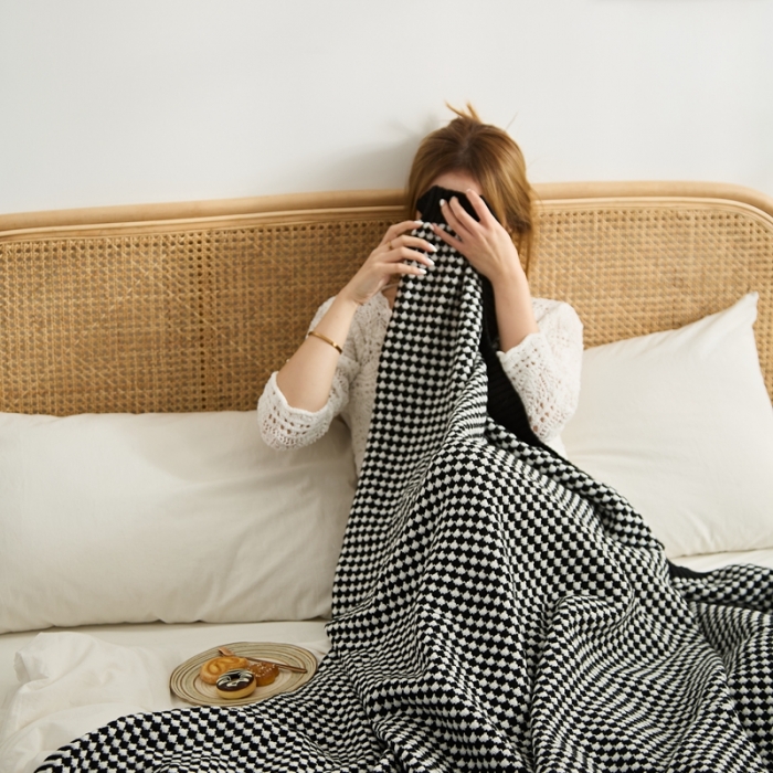 91家纺网 家纺一手货源 找家纺 918拾朵家居2021新款色织纹盖毯 黑白