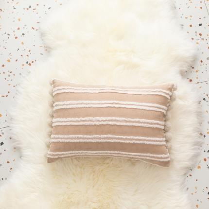 91家纺网 家纺一手货源 找家纺 （总）918拾朵家居新款流苏款索菲亚剪花抱枕