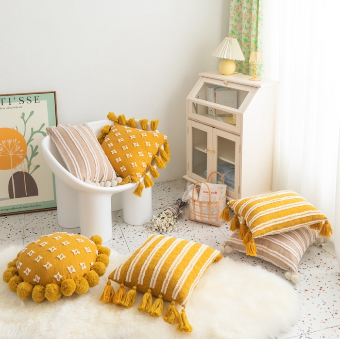 91家纺网 家纺一手货源 找家纺 （总）918拾朵家居新款流苏款索菲亚剪花抱枕