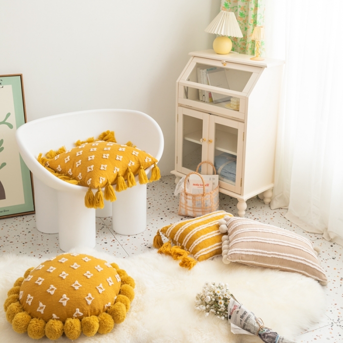 91家纺网 家纺一手货源 找家纺 （总）918拾朵家居新款流苏款索菲亚剪花抱枕