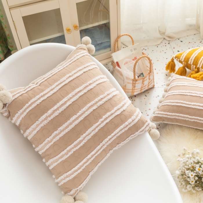 91家纺网 家纺一手货源 找家纺 （总）918拾朵家居新款流苏款索菲亚剪花抱枕