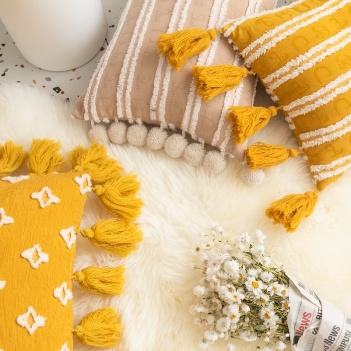 91家纺网 家纺一手货源 找家纺 （总）918拾朵家居新款流苏款索菲亚剪花抱枕