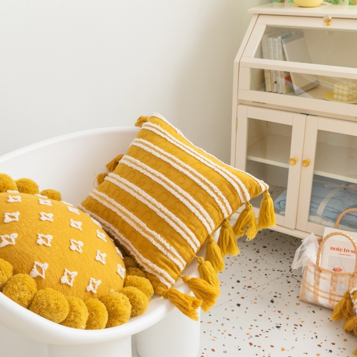 91家纺网 家纺一手货源 找家纺 （总）918拾朵家居新款流苏款索菲亚剪花抱枕