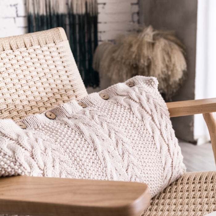 91家纺网 家纺一手货源 找家纺 918拾朵家居 2021新款粗针麻花长腰枕 米白