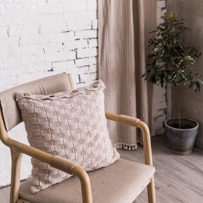 91家纺网 家纺一手货源 找家纺 918拾朵家居 2021新款立体方格抱枕 米色