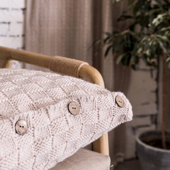 91家纺网 家纺一手货源 找家纺 918拾朵家居 2021新款立体方格抱枕 米色