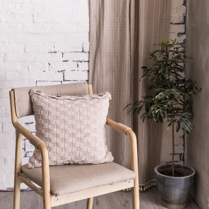 91家纺网 家纺一手货源 找家纺 918拾朵家居 2021新款立体方格抱枕 米色