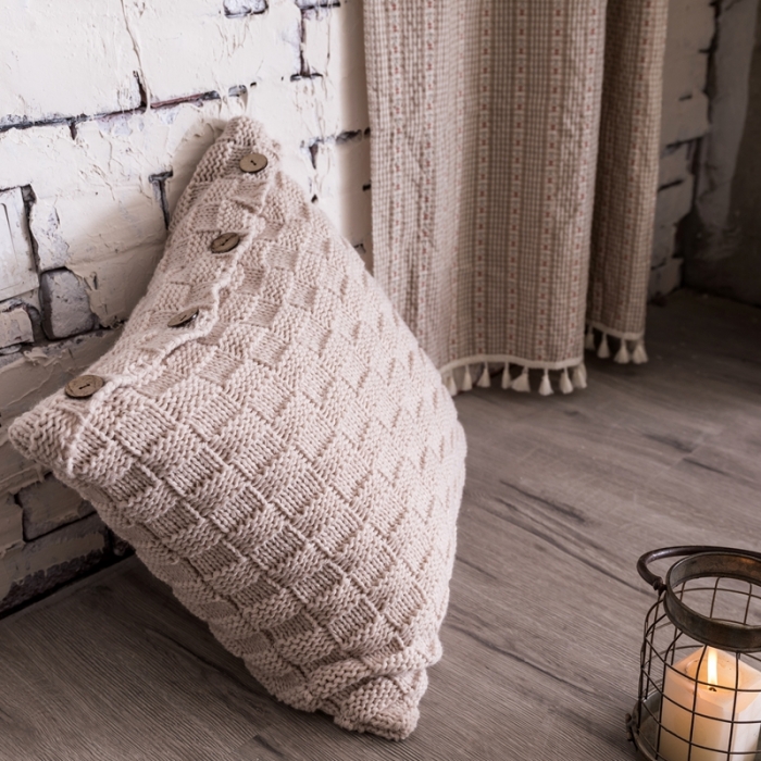 91家纺网 家纺一手货源 找家纺 918拾朵家居 2021新款立体方格抱枕 米色