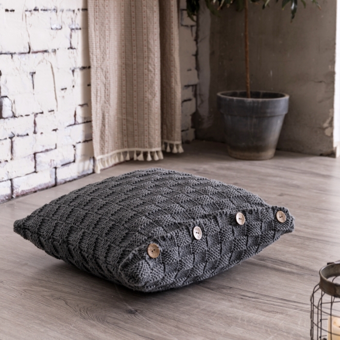 91家纺网 家纺一手货源 找家纺 918拾朵家居 2021新款立体方格抱枕 灰色