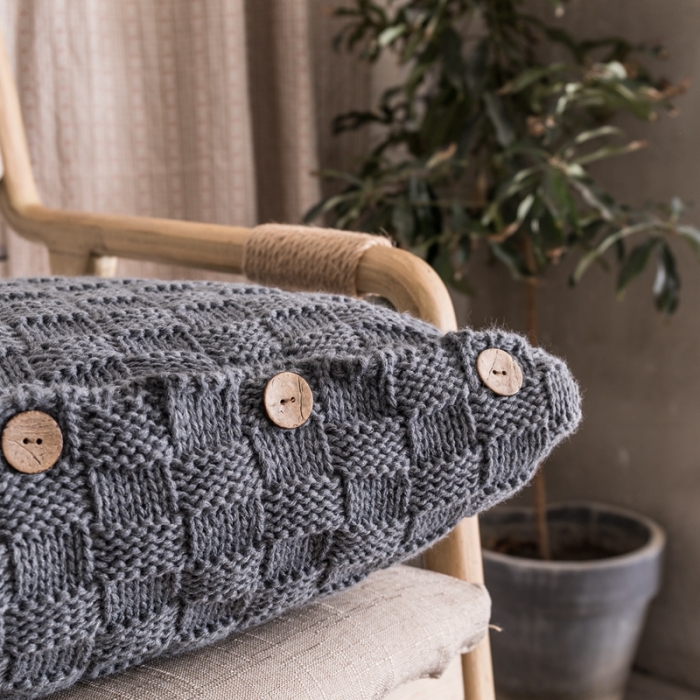 91家纺网 家纺一手货源 找家纺 918拾朵家居 2021新款立体方格抱枕 灰色