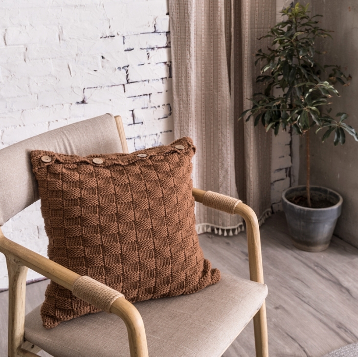 91家纺网 家纺一手货源 找家纺 918拾朵家居 2021新款立体方格抱枕 咖色