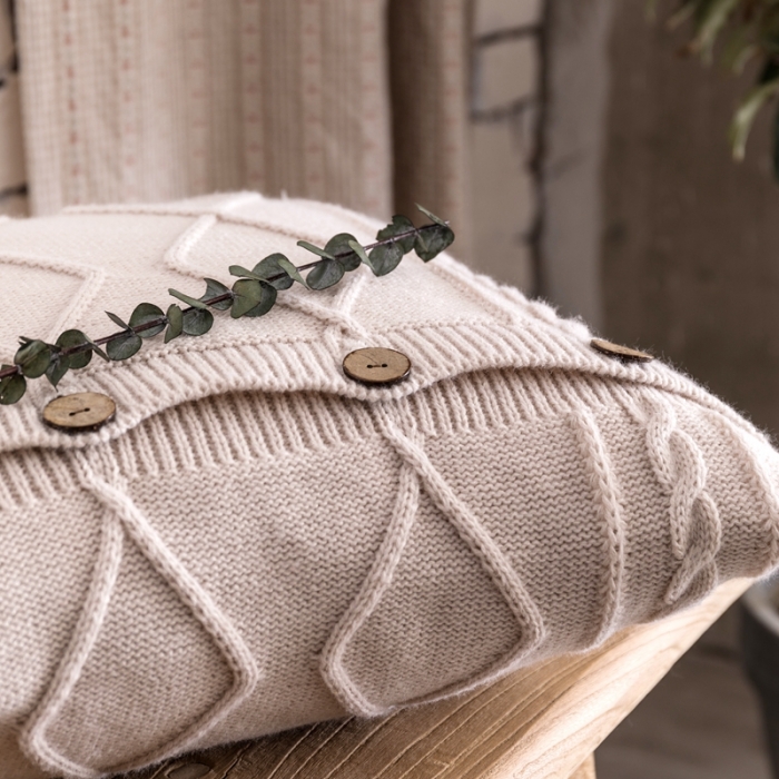 91家纺网 家纺一手货源 找家纺 918拾朵家居2021新款菱格麻花抱枕 米白