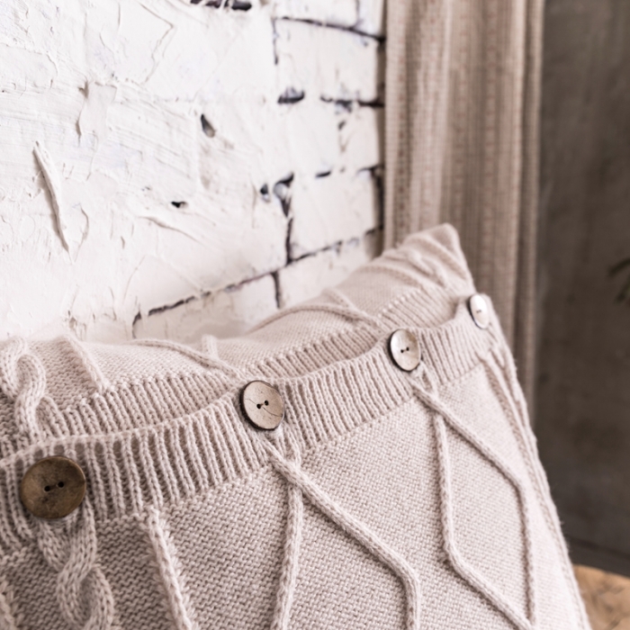 91家纺网 家纺一手货源 找家纺 918拾朵家居2021新款菱格麻花抱枕 米白