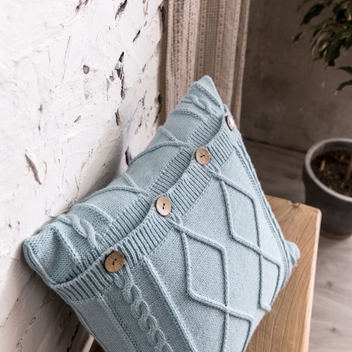 91家纺网 家纺一手货源 找家纺 918拾朵家居2021新款菱格麻花抱枕 月白蓝